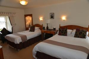 Un pat sau paturi într-o cameră la The Golf Hotel