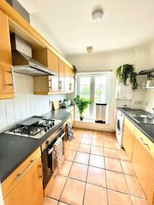 a kitchen with a stove and a counter top at Luxurious 2 bed in Beaulieu Park in Broomfield