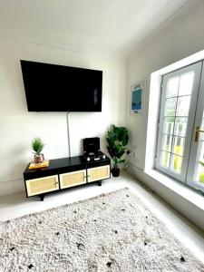 a living room with a flat screen tv on a wall at Luxurious 2 bed in Beaulieu Park in Broomfield