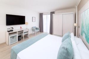 Телевизор и/или развлекательный центр в Tigotan Lovers & Friends Playa de las Americas - Adults Only (+18)