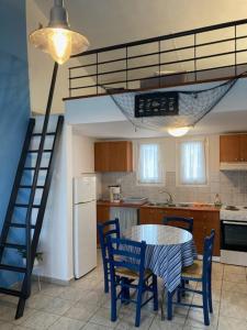 Kuchyňa alebo kuchynka v ubytovaní Coastal Apartments Volos Alykes