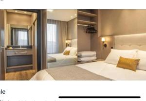 Una cama o camas en una habitación de Laghetto Collection CHÂTEAU 16 fotos más