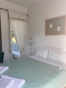 Posteľ alebo postele v izbe v ubytovaní Coastal Apartments Volos Alykes