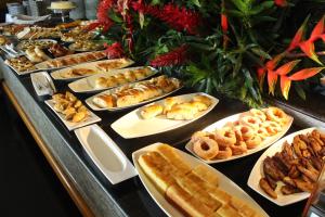Comida en o cerca de este hotel