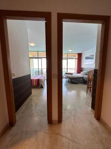 Łóżko lub łóżka w pokoju w obiekcie Apartamento Paraiso Lido