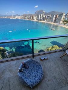 a room with a chair and a view of the ocean at Apartamento Paraiso Lido in Benidorm