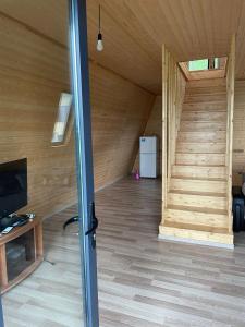TV a/nebo společenská místnost v ubytování Gurgeniani Twin Cottages