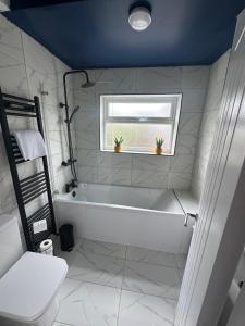 Kylpyhuone majoituspaikassa Westwood Place