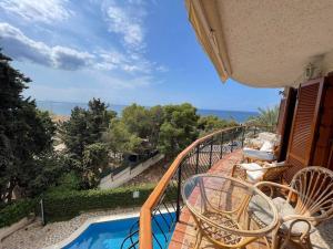 Bazén v ubytování Cosy Spanish sea view apartment nebo v jeho okolí
