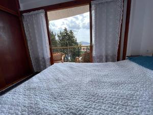 Postel nebo postele na pokoji v ubytování Cosy Spanish sea view apartment