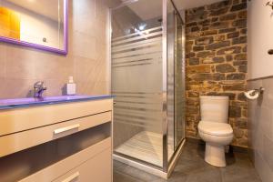 Koupelna v ubytování Casa Dieste Apartamentos Turísticos en Boltaña