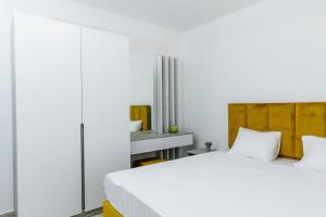 Ένα ή περισσότερα κρεβάτια σε δωμάτιο στο Lira Suites