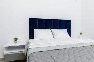 Ένα ή περισσότερα κρεβάτια σε δωμάτιο στο Lira Suites