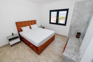 Ένα ή περισσότερα κρεβάτια σε δωμάτιο στο Lira Suites