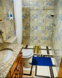 a bathroom with a toilet and a sink at Cabañas Dorys Cataratas Del Iguazu in Puerto Iguazú