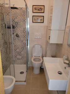 Vonios kambarys apgyvendinimo įstaigoje Visiale guest house