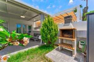 Κήπος έξω από το Beautiful bungalow in Island Village