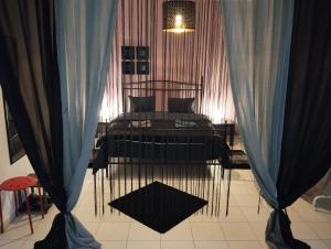 Posteľ alebo postele v izbe v ubytovaní STUDIO POSEIDONIA apartment 75sqm CORINTH CANAL