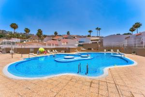 Πισίνα στο ή κοντά στο Beautiful bungalow in Island Village