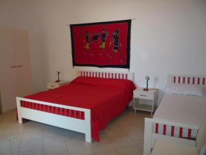 ガリポリにあるArbacani Holydaysのベッドルーム1室(赤い毛布付きのベッド1台付)