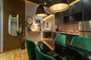 A kitchen or kitchenette at Old town view apartment