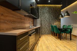 A kitchen or kitchenette at Old town view apartment