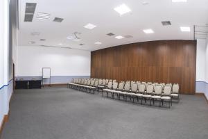 Área de negócios e/ou sala de conferências em Golden Tulip Porto Vitória