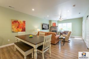 NEW BUILD - Luxury 3BR Walk-In with Resort Amenities - FREE TICKETS INCLUDED - FHG-107 TV 또는 엔터테인먼트 센터