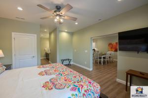 NEW BUILD - Luxury 3BR Walk-In with Resort Amenities - FREE TICKETS INCLUDED - FHG-107 TV 또는 엔터테인먼트 센터