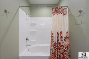 NEW BUILD - Luxury 3BR Walk-In with Resort Amenities - FREE TICKETS INCLUDED - FHG-107 욕실