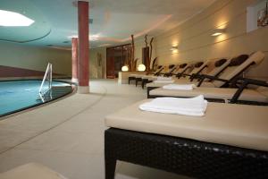 Hồ bơi trong/gần Hotel Carmen Dolomites