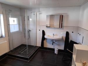 Koupelna v ubytování Haus am Berg + 28 fotografií