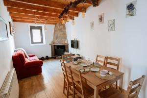 a dining room with a table and chairs and a fireplace at Casa Rural La Lar in Otero de Bodas