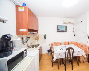 Кухня или мини-кухня в SUPER CENTER - Apartment on "Kiril & Metodi" Square
