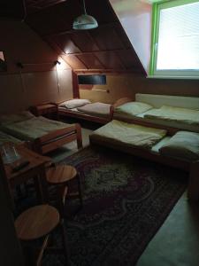 Un pat sau paturi într-o cameră la Turistika ubytovňa sivá brada