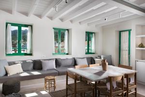 A seating area at Poseidon Hotel