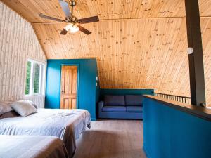 מיטה או מיטות בחדר ב-Les Chalets Tourisma - Chalet avec spa et foyer - Du Cap