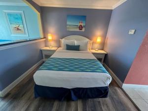 Postel nebo postele na pokoji v ubytování Pelican Pointe Clearwater Beach Hotel