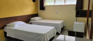 Sleep Suites客房内的一张或多张床位