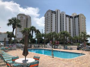 Bazén v ubytování Pelican Pointe Clearwater Beach Hotel nebo v jeho okolí