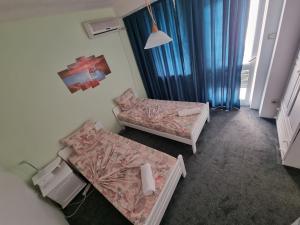 Postel nebo postele na pokoji v ubytování Guesthouse Flora