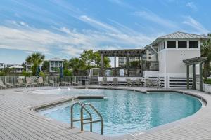 La alberca dentro o cerca de Magnolia House 307 At Destin Pointe Resort