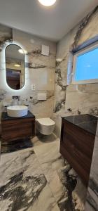 Ein Badezimmer in der Unterkunft Apartments Mango II