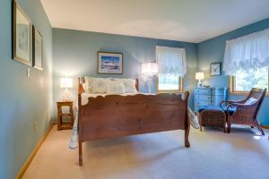 Voodi või voodid majutusasutuse 2 Mi to Wineries Calm Cottage on 90 Acres with Barn toas