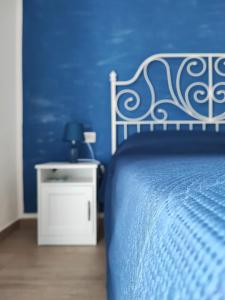 Tempat tidur dalam kamar di Casa vacanze Tortolì