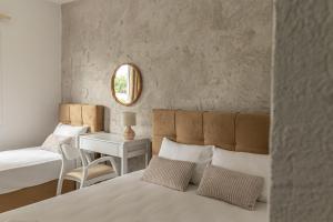 Postel nebo postele na pokoji v ubytování Theo Bungalows Boutique Hotel