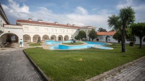 Bazén v ubytovaní Estudio con piscina en A Guarda- Pontevedra alebo v jeho blízkosti