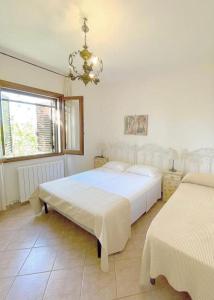 a bedroom with two beds and a chandelier at Villa Casa Vacanze Fiore in Gallipoli +129 photos