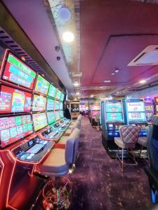 Et kasino i leiligheten eller i nærheten