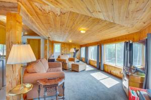 Gallery image of Lakeview Maine Retreat with Fire Pit, Grill and Canoe in Searsport